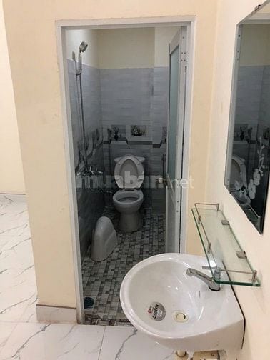 Nhà mặt tiền, rộng , thoáng mát, cho thuê dài hạn