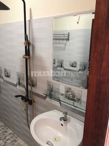 Nhà mặt tiền, rộng , thoáng mát, cho thuê dài hạn
