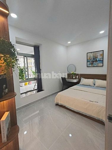 Cho thuê căn hộ sân vườn Sky Garden 2, PMH, dt : 115m2 (sân vườn 25m2)