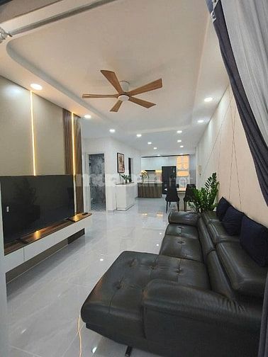 Cho thuê căn hộ sân vườn Sky Garden 2, PMH, dt : 115m2 (sân vườn 25m2)