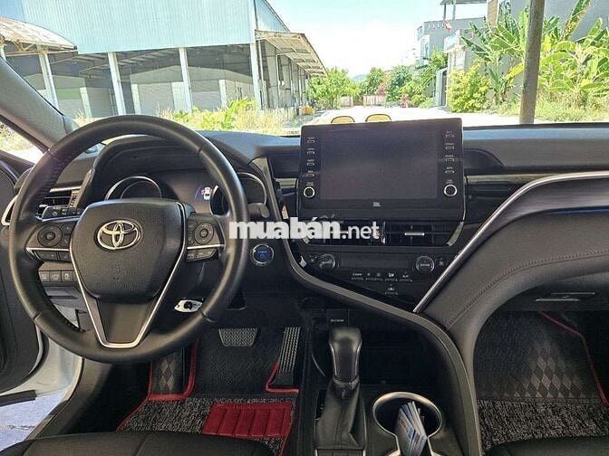 Toyota Camry 2022 2.5HV (Hybrid) - 35000 km