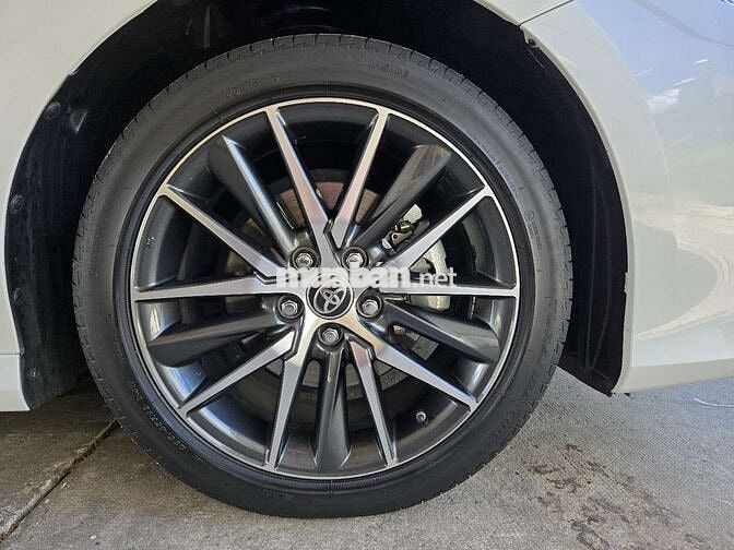 Toyota Camry 2022 2.5HV (Hybrid) - 35000 km