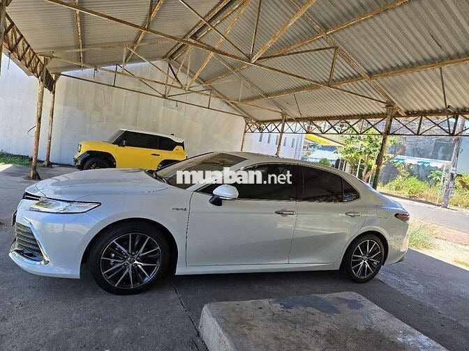 Toyota Camry 2022 2.5HV (Hybrid) - 35000 km