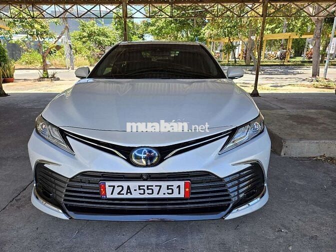 Toyota Camry 2022 2.5HV (Hybrid) - 35000 km