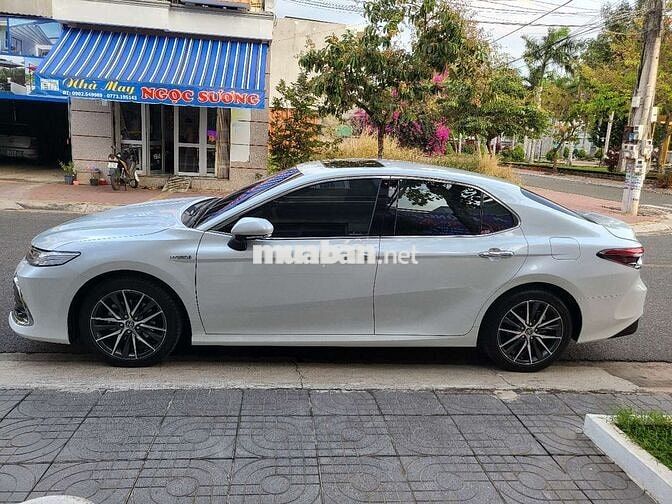 Toyota Camry 2022 2.5HV (Hybrid) - 35000 km