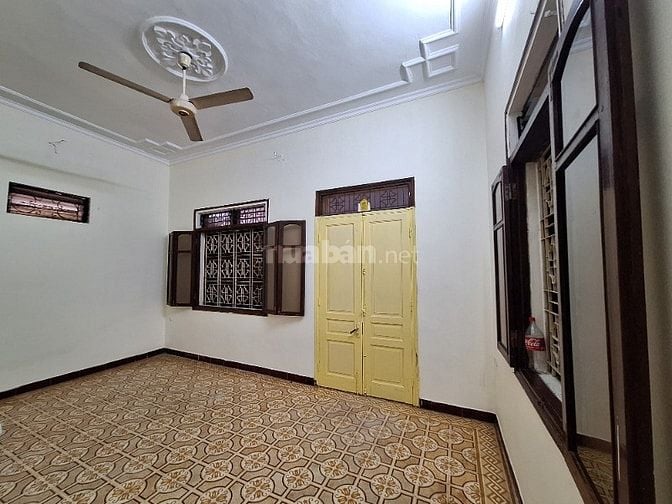 Nhà mặt ngách 22 Ngõ 279 Đội cấn, DTXD 70/90m2, 2 tầng 1 tum