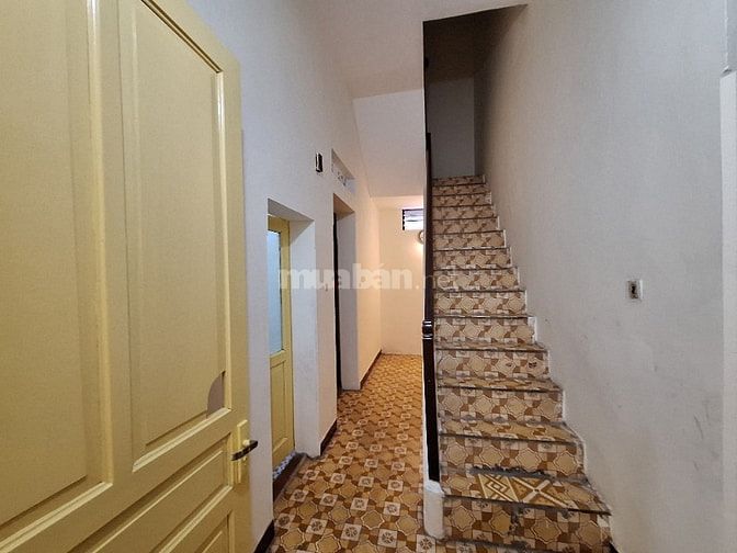 Nhà mặt ngách 22 Ngõ 279 Đội cấn, DTXD 70/90m2, 2 tầng 1 tum