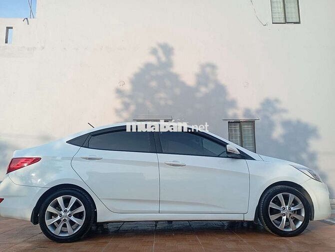 Hyundai Accent blue 2015 1.4 AT
