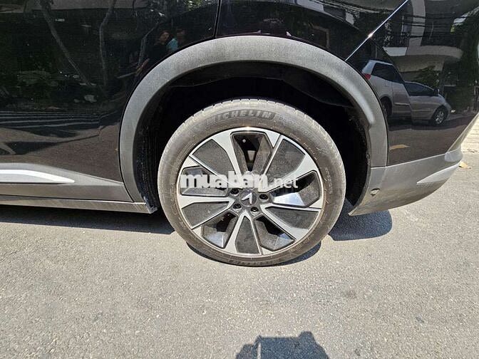 VinFast VF8 2022 Plus - 33600 km, hóa đơn VAT