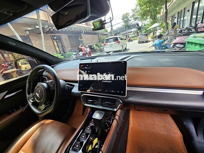 VinFast VF8 2022 Plus - 33600 km, hóa đơn VAT