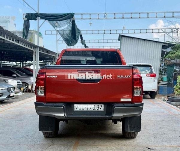 Toyota Hilux 2.4E 10/2021 số sàn 1cầu lướt 13600km