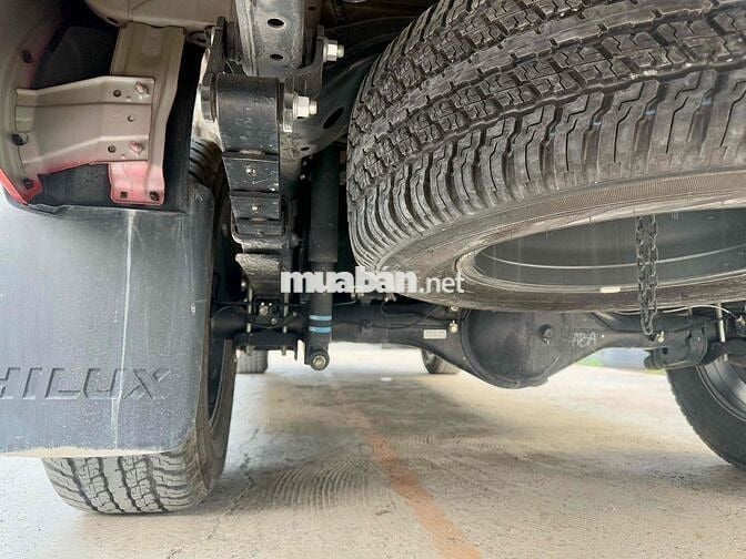Toyota Hilux 2.4E 10/2021 số sàn 1cầu lướt 13600km