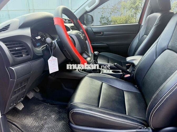 Toyota Hilux 2.4E 10/2021 số sàn 1cầu lướt 13600km
