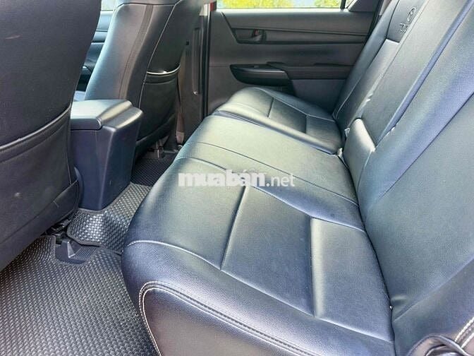 Toyota Hilux 2.4E 10/2021 số sàn 1cầu lướt 13600km