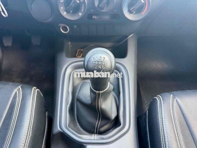 Toyota Hilux 2.4E 10/2021 số sàn 1cầu lướt 13600km
