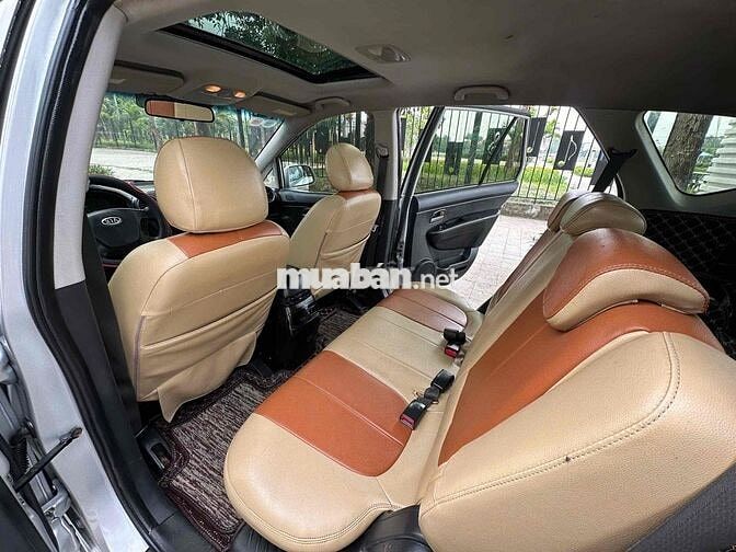Kia Carens 2011 EX 2.0 MT - 25000 km