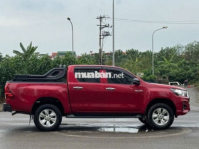 Bán Toyota Hilux 2019 2.4E 4x2 AT màu đỏ cực chất