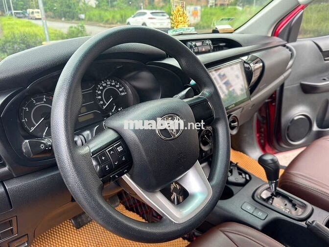 Bán Toyota Hilux 2019 2.4E 4x2 AT màu đỏ cực chất
