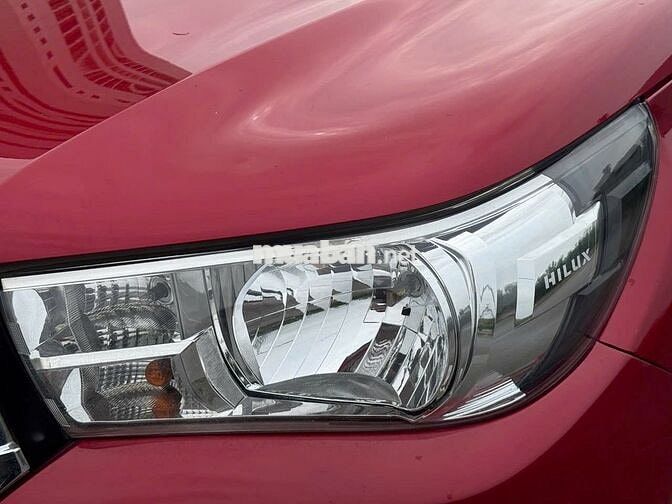 Bán Toyota Hilux 2019 2.4E 4x2 AT màu đỏ cực chất