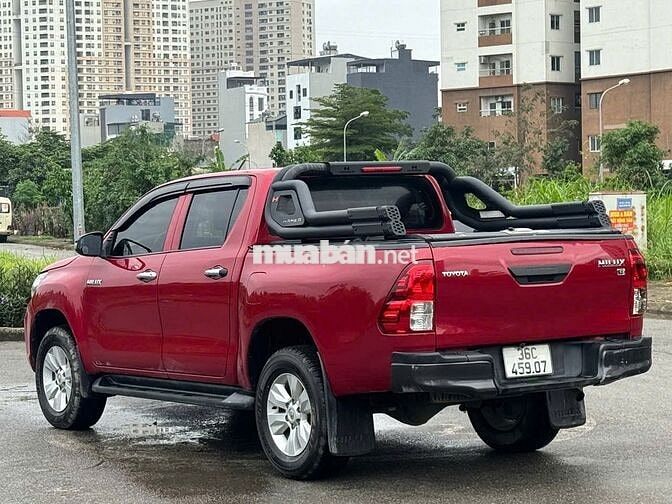 Bán Toyota Hilux 2019 2.4E 4x2 AT màu đỏ cực chất