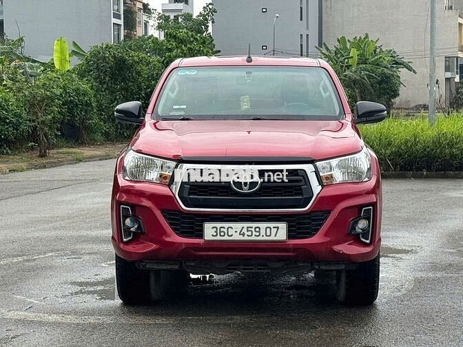 Bán Toyota Hilux 2019 2.4E 4x2 AT màu đỏ cực chất