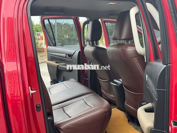 Bán Toyota Hilux 2019 2.4E 4x2 AT màu đỏ cực chất