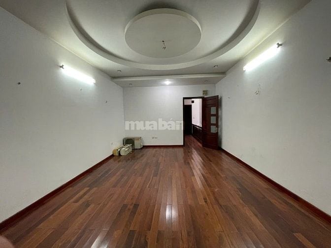 Nhà riêng ngõ phố giải phóng đối diện phố đại từ dt90m2x4t giá 21tr