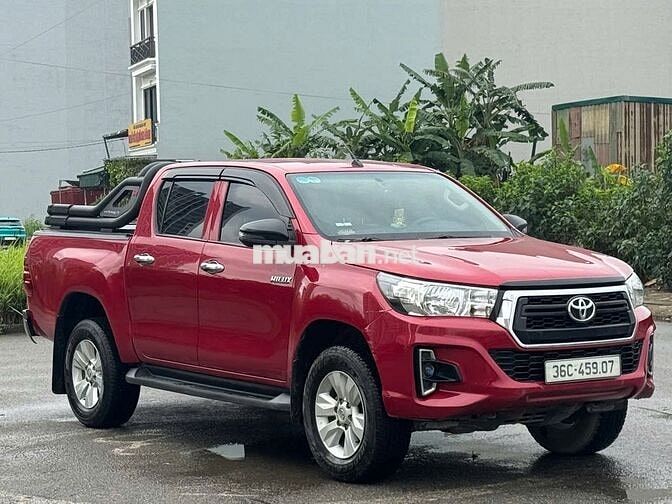 Bán Toyota Hilux 2019 2.4E 4x2 AT màu đỏ cực chất
