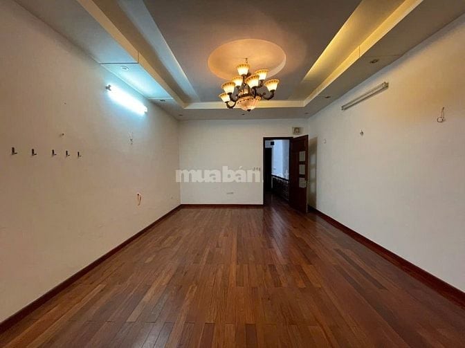 Nhà riêng ngõ phố giải phóng đối diện phố đại từ dt90m2x4t giá 21tr