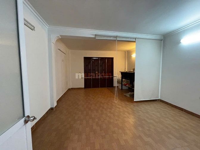 Nhà riêng ngõ phố giải phóng đối diện phố đại từ dt90m2x4t giá 21tr