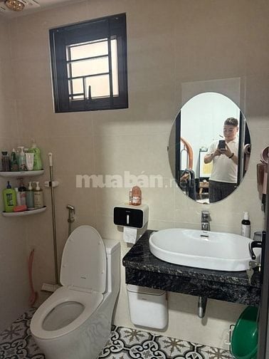👉7,x tỷ 30m2 có ngay nhà 5 tầng, 300m tới 3 trường đại học: Kinh tế q