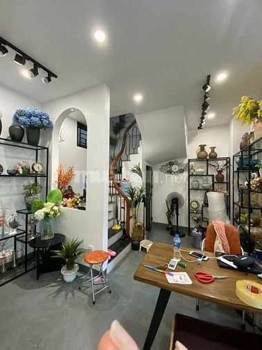 👉7,x tỷ 30m2 có ngay nhà 5 tầng, 300m tới 3 trường đại học: Kinh tế q