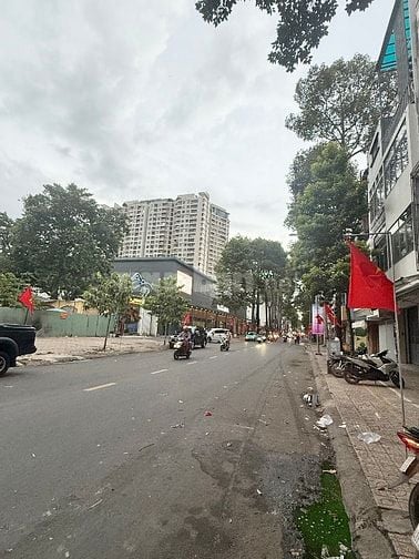 MẶT TIỀN TRẦN BÌNH TRỌNG QUẬN 5, LÀNG PHỤ KIỆN Ô TÔ DT 100M2 NGANG 5M