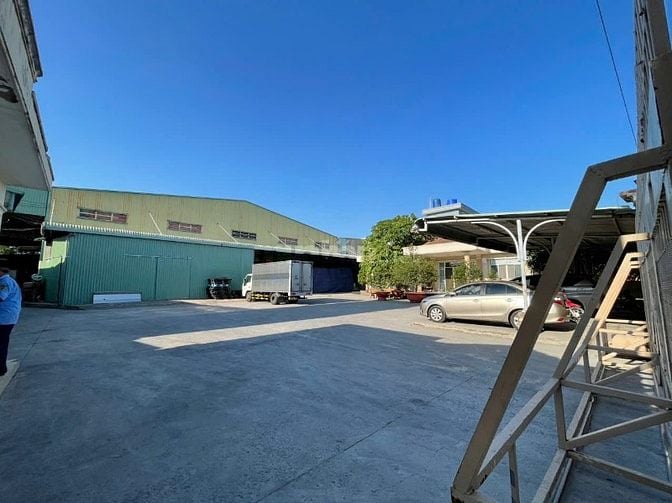 Bán đất và kho xưởng trung tâm TT  Bến Lức, Long An, DT đất : 5.290m2