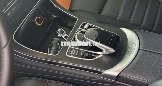Mercedes Benz GLC 2017 300 4MATIC - 21000 km