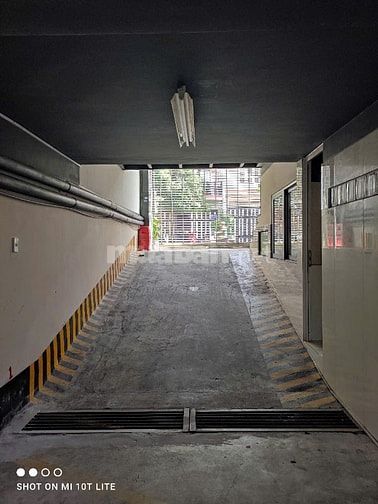 Cho thuê MT 7 lầu có hầm để xe, thang máy