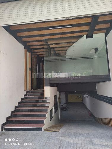 Cho thuê MT 7 lầu có hầm để xe, thang máy