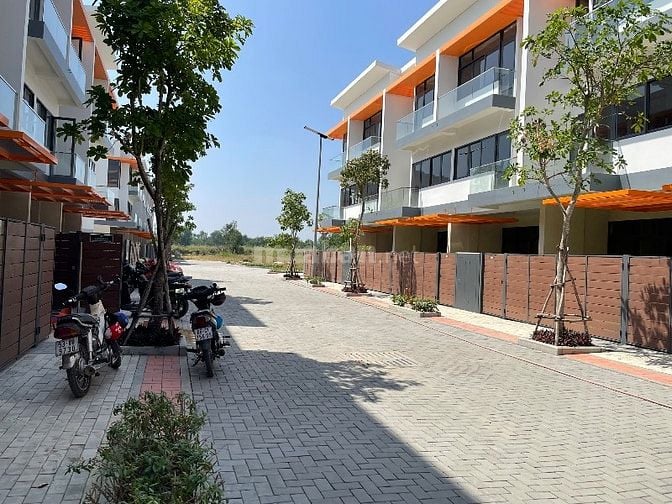 Chính chủ bán nhà phố Elite Life 80,25m2, 1T2L, nhà thô, giá 3,8 tỷ,TL