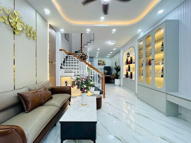 Xoay vốn bán gấp nhà DT 67m2, giá 3 tỷ 150 triệu Bùi Quang Là, Gò Vấp