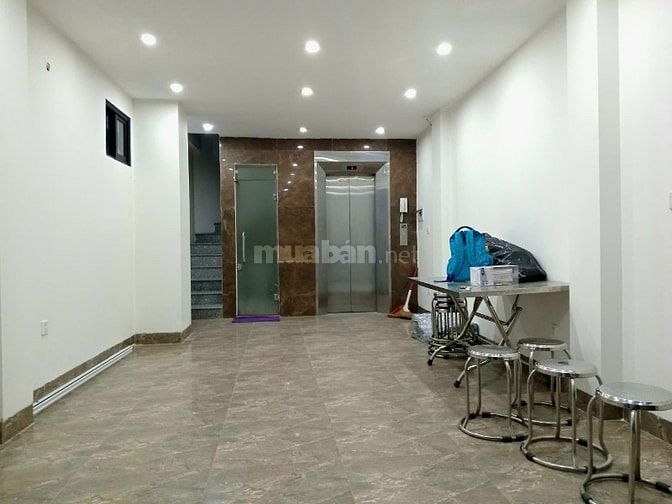 Bán Tòa nhà Tập Thể Tầng 1 Nghĩa Tân. DT 110 m2, Đường 5 m, Giá 8.5 Tỷ