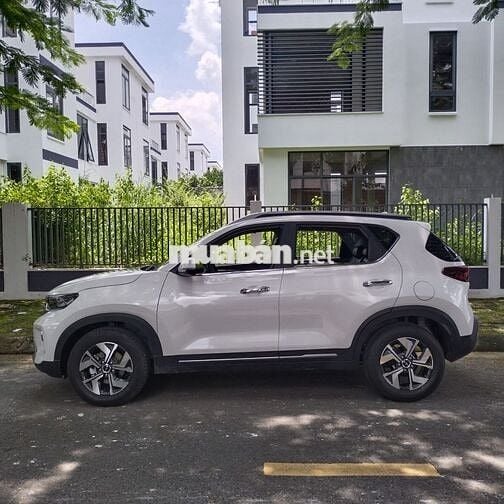 Kia Sonet 2023 Premium 1.5 AT - 15700 km