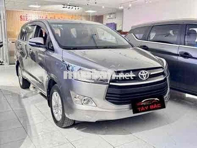 Toyota Innova 2017 2.0E - 9000 km
