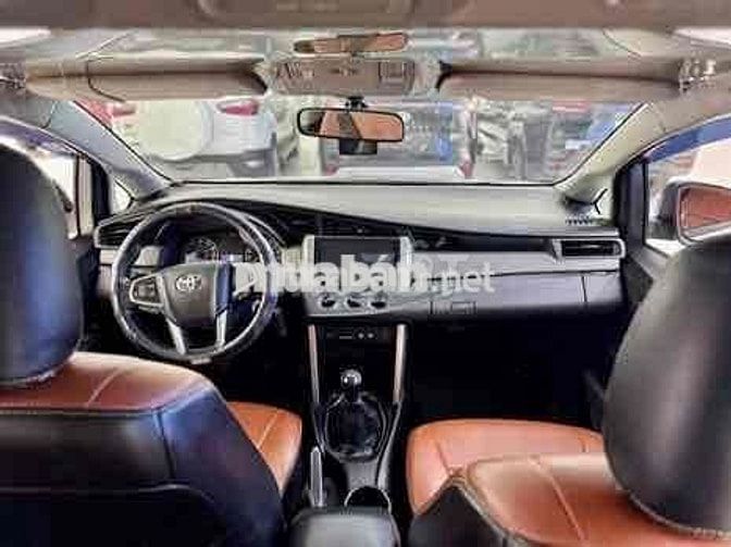 Toyota Innova 2017 2.0E - 9000 km