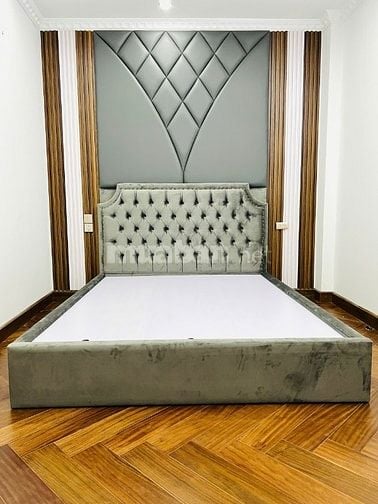 Bán Tòa nhà Tập Thể Tầng 1 Nghĩa Tân. DT 110 m2, Đường 5 m, Giá 8.5 Tỷ