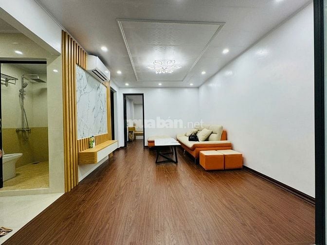 Bán Tòa nhà Tập Thể Tầng 1 Nghĩa Tân. DT 110 m2, Đường 5 m, Giá 8.5 Tỷ