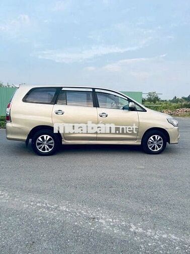 Toyota Innova 2015 - 17800 km