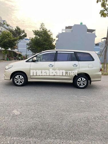 Toyota Innova 2015 - 17800 km