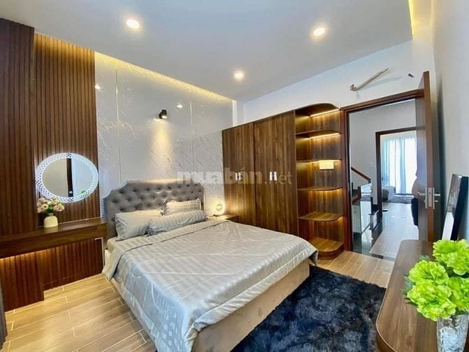 Đi nước ngoài định cư bán gấp nhà ở mặt tiền đường Nguyễn Bá Luật, phư