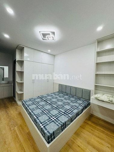 HÀNG HIẾM, NGÕ Ô TÔ, VIEW HỒ, THANG MÁY. ĐỊNH CÔNG, HẠ30M2,  6,95 TỶ.