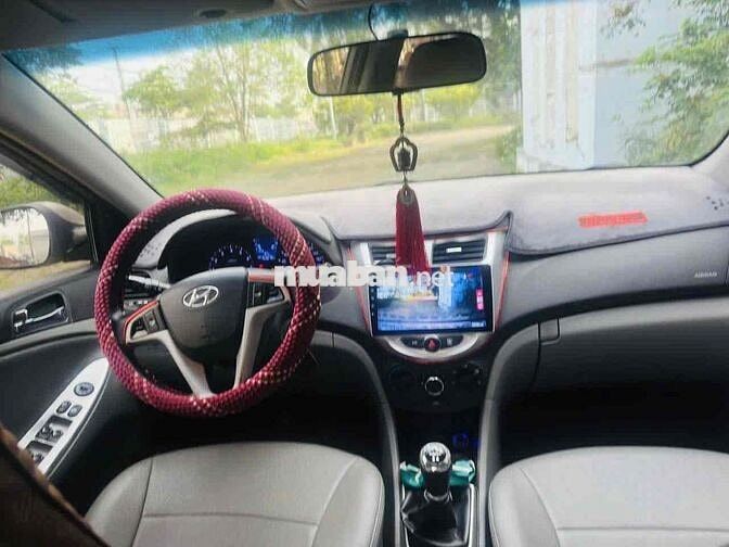 Hyundai Accent 2011, Nhập khẩu- Số sàn